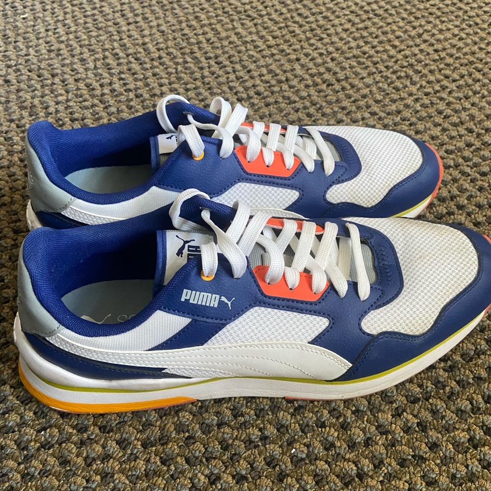 PUMA Sneakers